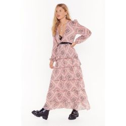 Womens Grandes Tailles - Dressing Gown Longue Volantée À Motifs Mélangés Ne Mélange Pas Tout - Nasty Gal - Modalova