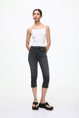 Jean Capri Mid Rise - Pull&Bear - Modalova