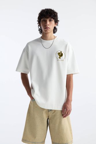 T-Shirt Broderie Tissu-Éponge - Pull&Bear - Modalova