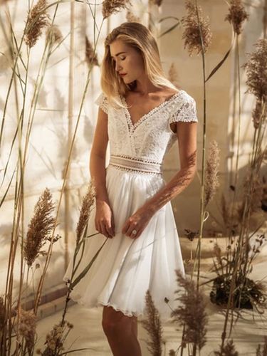 Robe de mariée courte col V manche courte boutonné sur dos - milanoo.com - Modalova