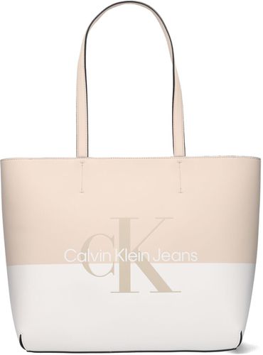 Calvin Klein Shopper29 Hero Shopper En - France - CSV - Modalova