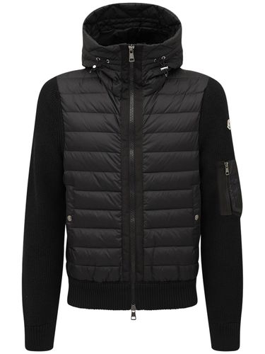 Doudoune En Maille De Laine Mélangée - MONCLER - Modalova