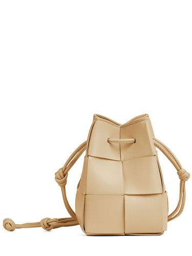 Sac Seau Mini En Cuir Cassette - BOTTEGA VENETA - Modalova