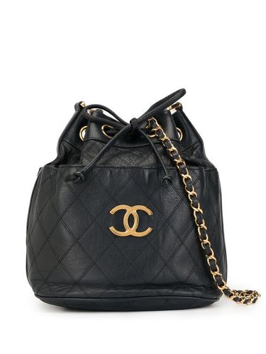 Sac seau à plaque logo - CHANEL Pre-Owned - Modalova