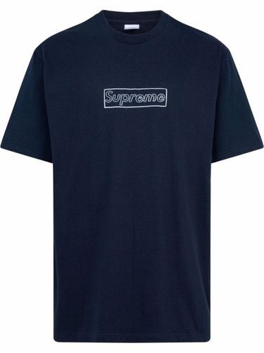 X KAWS t-shirt Chalk Logo - Supreme - Modalova