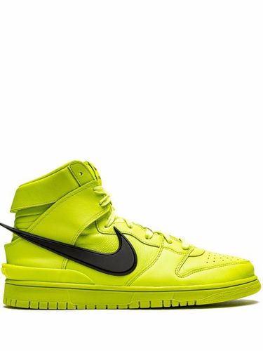 X Ambush baskets montantes Dunk 'Flash Lime' - Nike - Modalova