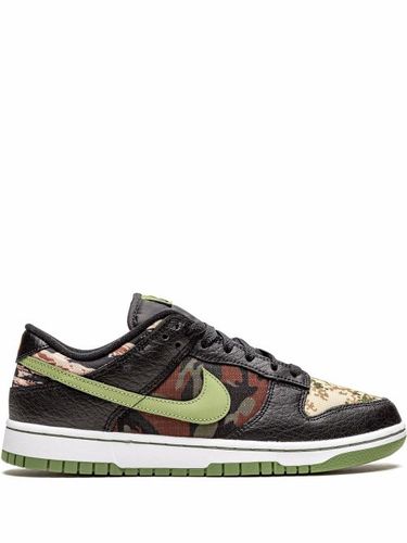 Baskets Dunk SE 'Crazy Camo' - Nike - Modalova