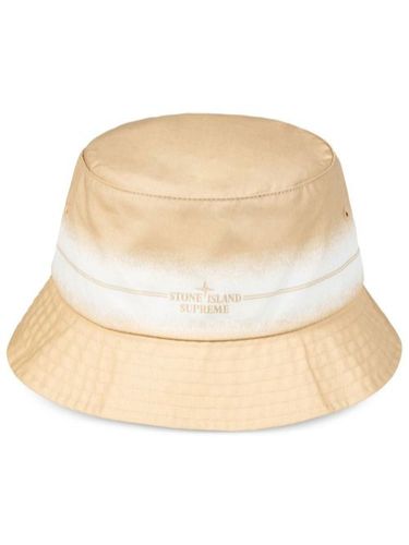 X Stone Island chapeau à rayures - Supreme - Modalova