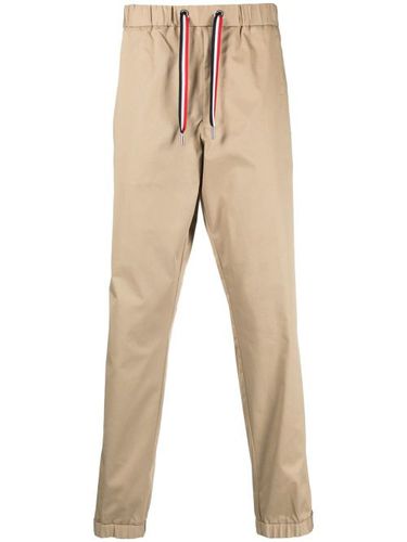 Pantalon chino à patch logo - Moncler - Modalova