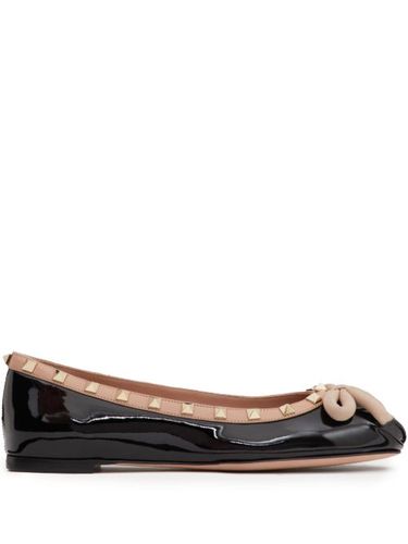 Ballerines en cuir verni à ornements Rockstud - Valentino Garavani - Modalova
