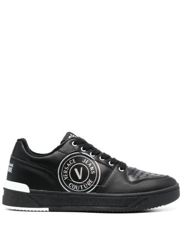 Baskets à logo V-Emblem imprimé - Versace Jeans Couture - Modalova