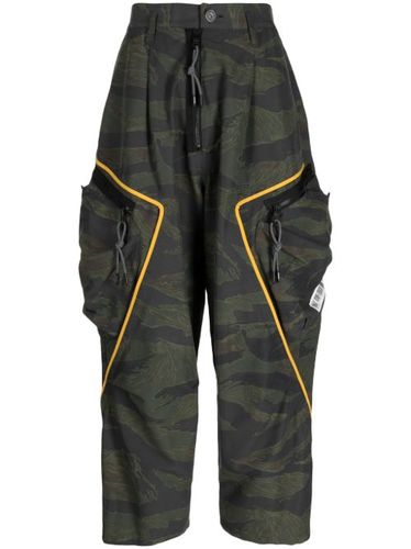 Pantalon court à imprimé graphique - Mostly Heard Rarely Seen - Modalova
