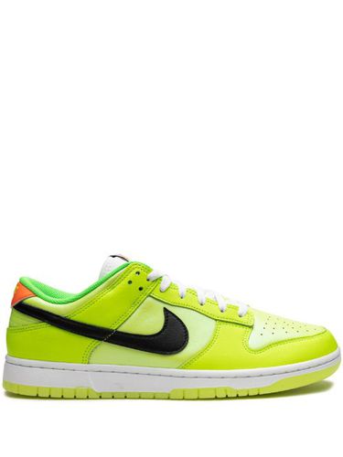 Baskets Dunk Low 'Glow in the Dark' - Nike - Modalova