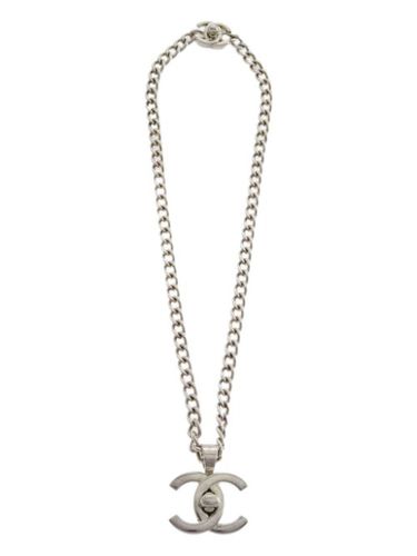 Collier en chaîne à loquet CC (1996) - CHANEL Pre-Owned - Modalova