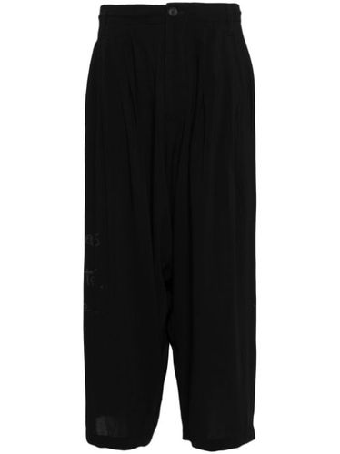 Pantalon court à imprimé graphique - Yohji Yamamoto - Modalova