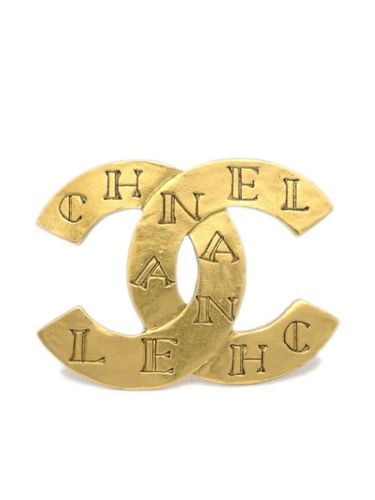 Broche à logo gravé (1999) - CHANEL Pre-Owned - Modalova