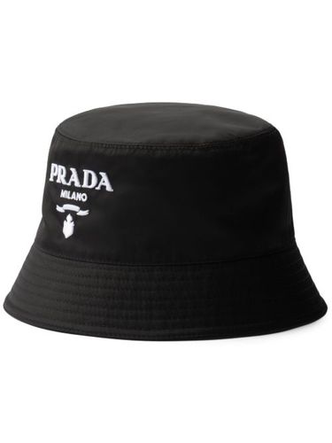 Prada bob à logo embossé - Noir - Prada - Modalova