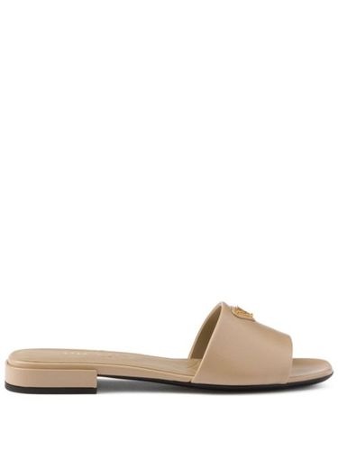 Claquettes Saffiano en cuir verni - Prada - Modalova