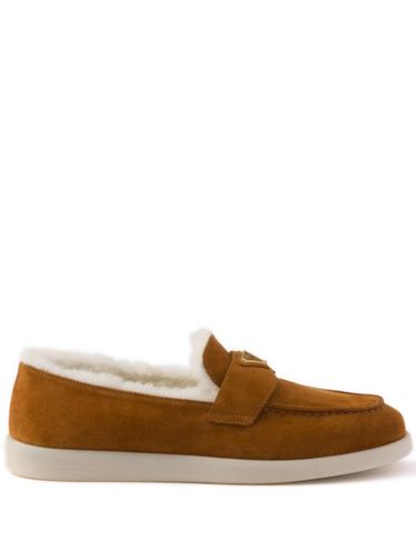 Mocassins en daim et peau lainée - Prada - Modalova
