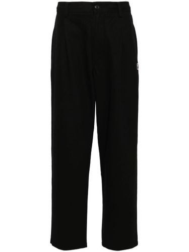 Pantalon chino à patch logo - A BATHING APE® - Modalova