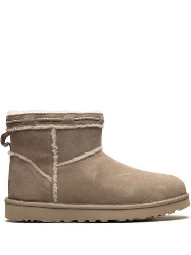 UGG bottines Classic Mini - Marron - UGG - Modalova