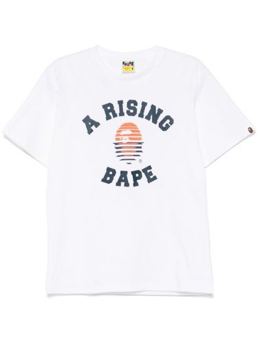 T-shirt à imprimé graphique - A BATHING APE® - Modalova