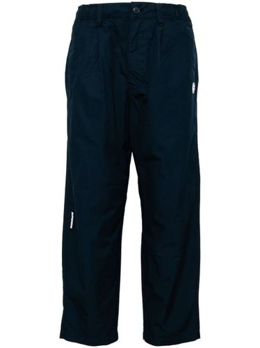 Pantalon à patch logo - AAPE BY *A BATHING APE® - Modalova