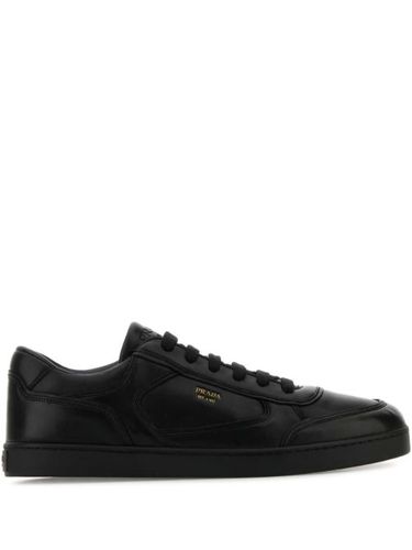 Baskets en cuir à logo embossé - Prada - Modalova