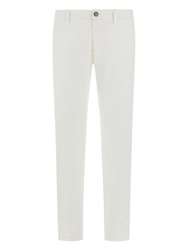 Pantalon chino à coupe slim - Boggi Milano - Modalova