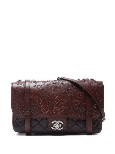 Sac porté épaule à logo CC en clous (années 2014) - CHANEL Pre-Owned - Modalova