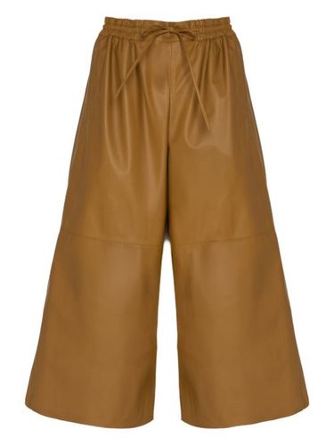 Pantalon court en cuir à lien de resserrage - Yves Salomon - Modalova