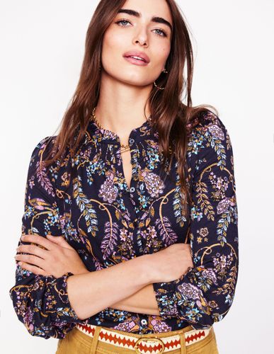 Chemise Fay smockée en jersey-Bleu marine foncé, motif Enchanting Peacock - Boden - Modalova