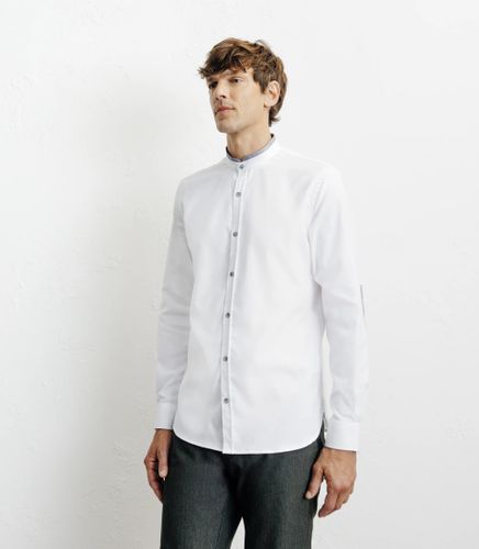 Chemise casual col mao avec coudière contrastée blanche - IZAC - Modalova