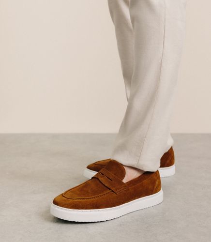 Chaussures mocassins en daim camel - IZAC - Modalova