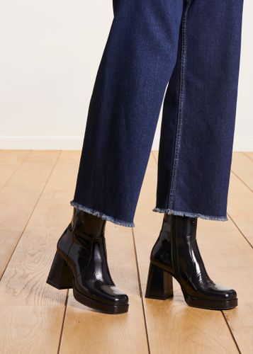 Bottines vernis bleu marine à talons - La Fée Maraboutée - Modalova