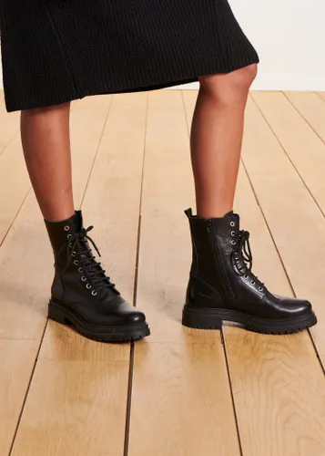 Bottines noires à lacets - La Fée Maraboutée - Modalova