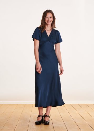 Robe longue cintrée en satin bleu pétrole - La Fée Maraboutée - Modalova