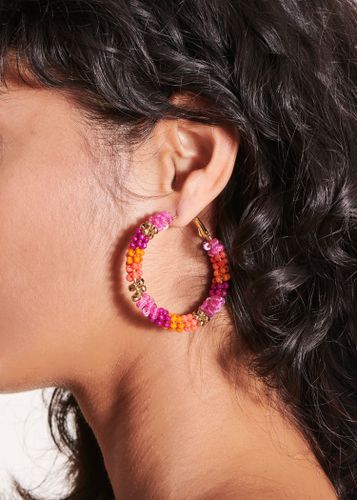 Boucles d'oreilles créoles perles rose et orange - La Fée Maraboutée - Modalova