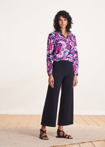 Pantalon cropped bleu foncé en maille - La Fée Maraboutée - Modalova