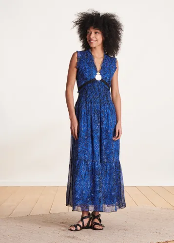 Robe longue cintrée bleu roi à imprimé sans manches - La Fée Maraboutée - Modalova