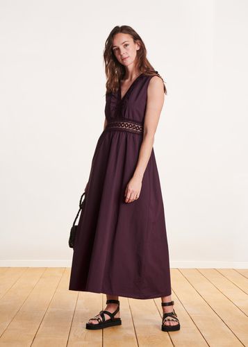 Robe longue aubergine sans manches en coton avec dentelle - La Fée Maraboutée - Modalova