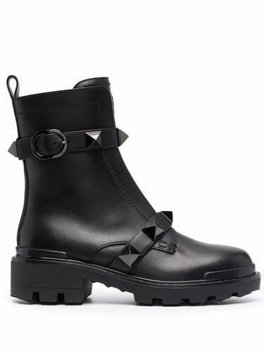 Roman Stud Leather Combat Boots - Valentino Garavani - Modalova
