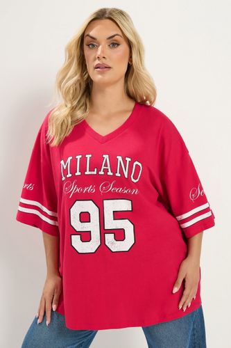 Tshirt Coupe Carrée Rouge Style Universitaire « Milano » Size 48 - Yours - Modalova