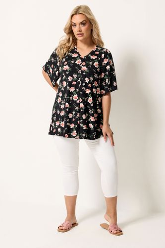 Top Manches Courtes Plissé Devant Noir À Fleurs Size 46 - Yours - Modalova