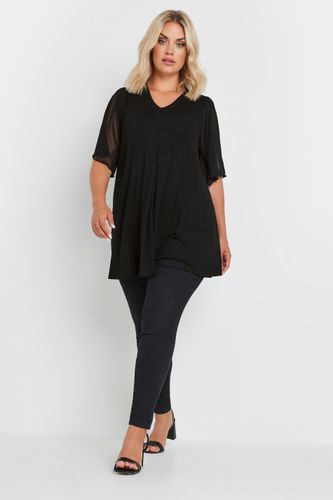 Top Noir Plissé En Filet Coupe Volantée Size 48 - Yours - Modalova