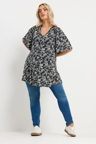 Top Plissé Sur Le Devant À Imprimé Feuilles Bleu Marine Size 46 - Yours - Modalova