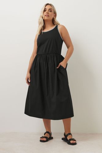 Robe Midi Noire Plissée À Poches Size 50-52 - Yours - Modalova