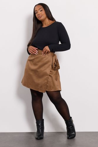 Minijupe Portefeuille En Faux Daim Marron Size 54-56 - Yours - Modalova
