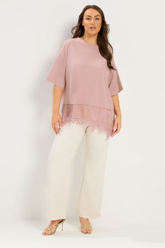 Tshirt En Satin Rose Avec Finitions En Dentelle Size 48 - Yours - Modalova
