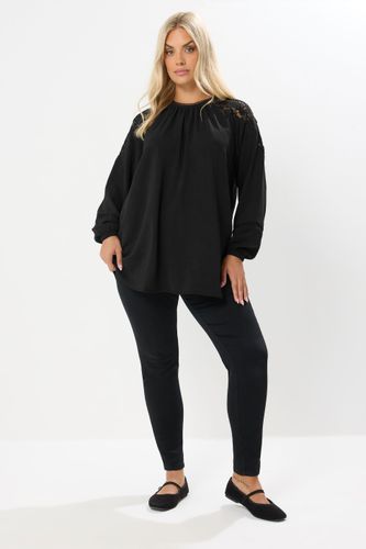 Blouse Noire À Empiècements En Dentelle Size 46 - Yours - Modalova